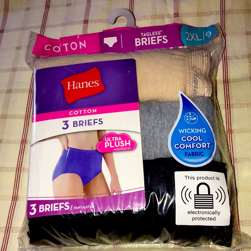 New Hanes 3 briefs cotton/tagless. Size 2XL (9)